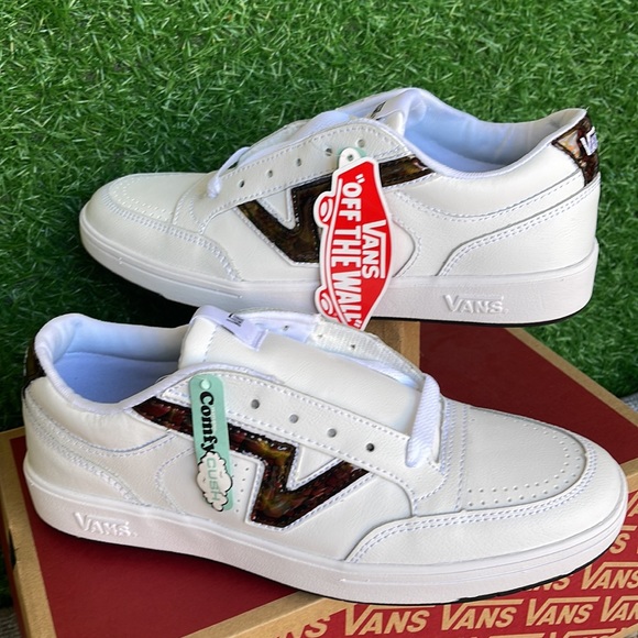 Vans Lowland Cc
(Big Reptile) Tr Wht/Red
VNOATZY909 WMNS sneakers - Picture 10 of 16